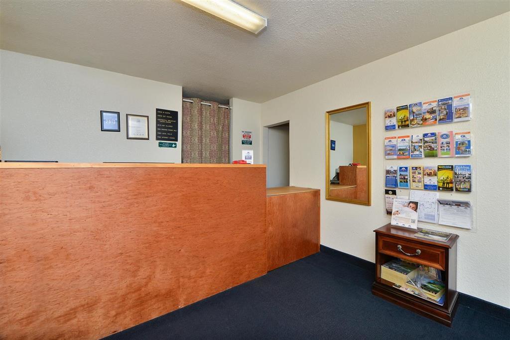 Value Inn & Suites Redding Interior photo